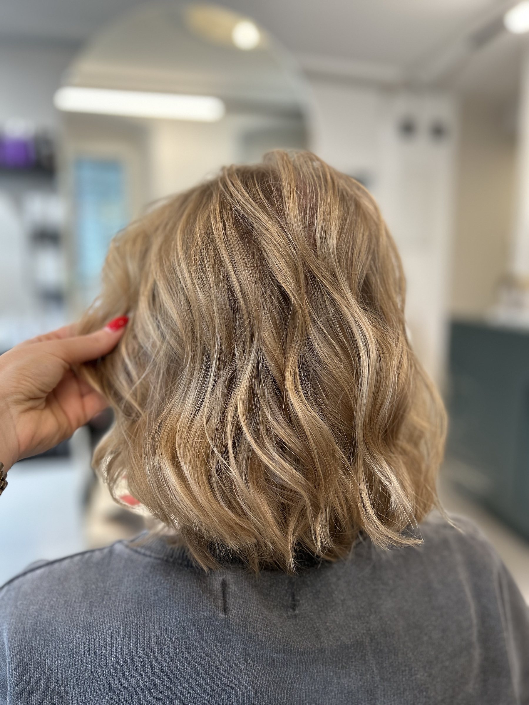 Blonder Bob mit Wellen