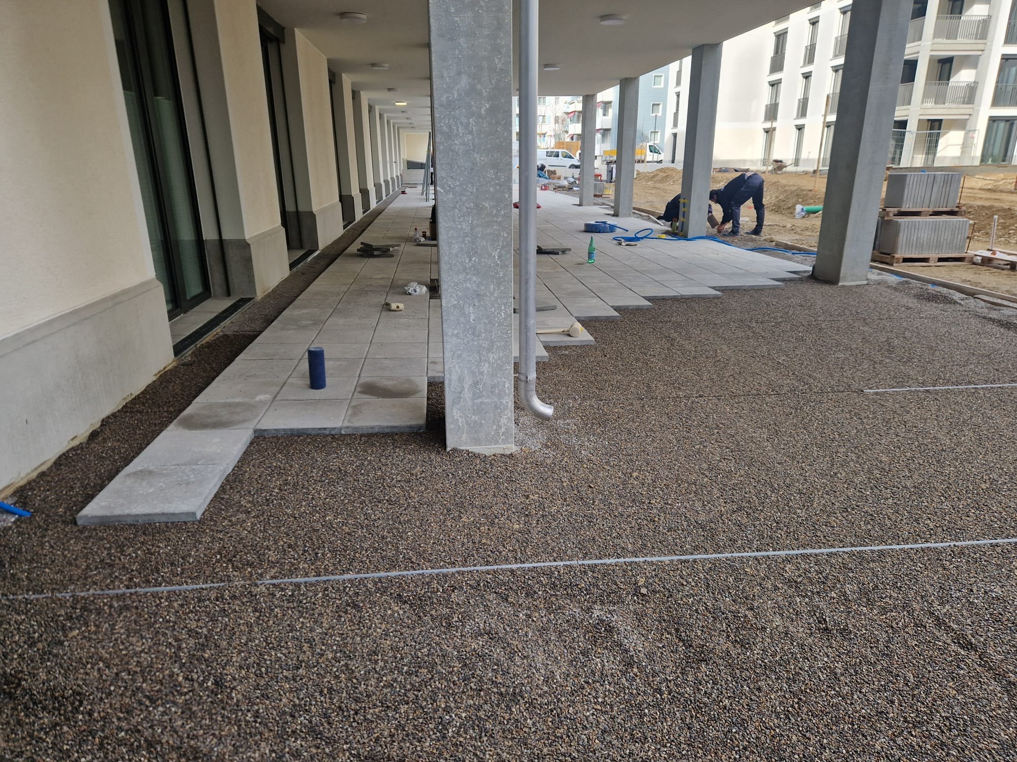 Überbauung: Gartensitzplätze auf Splitt